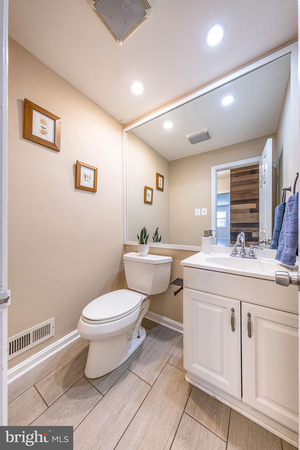 7104 Bock Road Fort Washington, MD 20744 - Photo 17 of 46 Powder Room