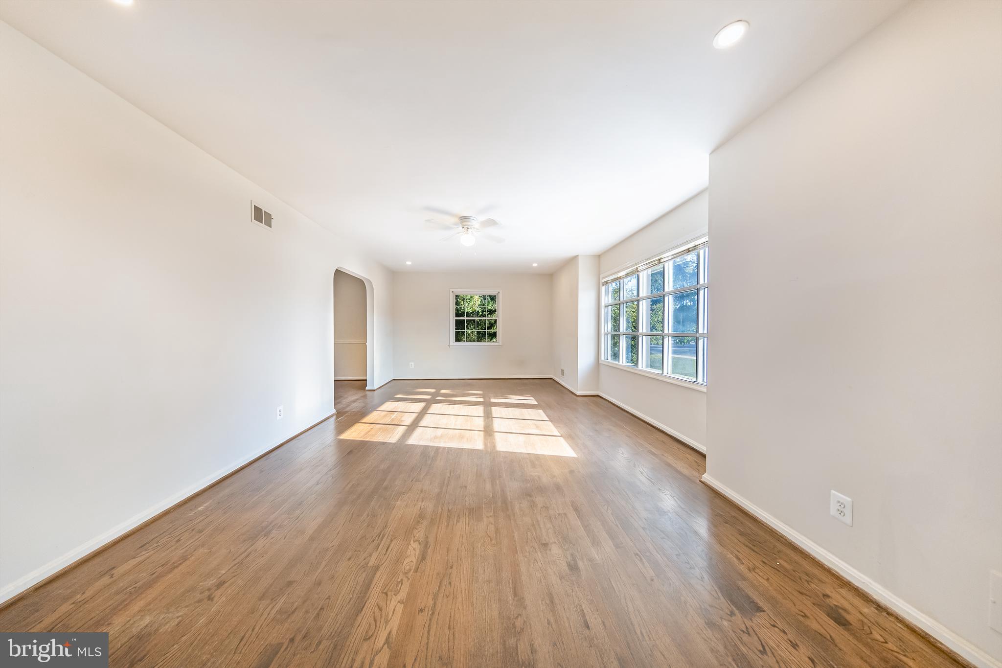 7104 Bock Road Fort Washington, MD 20744 - Photo 8 of 46 Spacious Living Room w/ Hardwood Floors