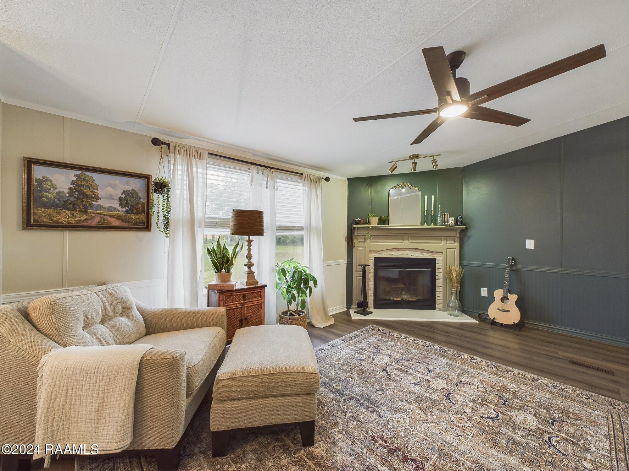 2002 Yuma Road Erath, LA 70533 - Photo 16 of 41 Living Room