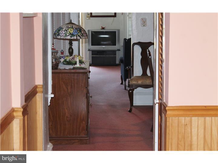 259 Rochelle Avenue Philadelphia, PA 19128 - Photo 7 of 8 Hallway