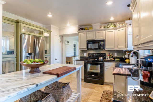 608 Southern Way Spanish Fort, AL 36527 - Photo 21 of 39 18" Ceramic Tile