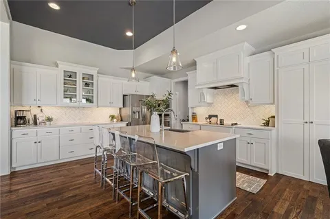 $875,000 | 15854 West 165th Terrace, Olathe, KS 66062
