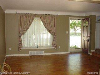 2504 Oliver Road Royal Oak, MI 48073 - Photo 3 of 5 oliv3
