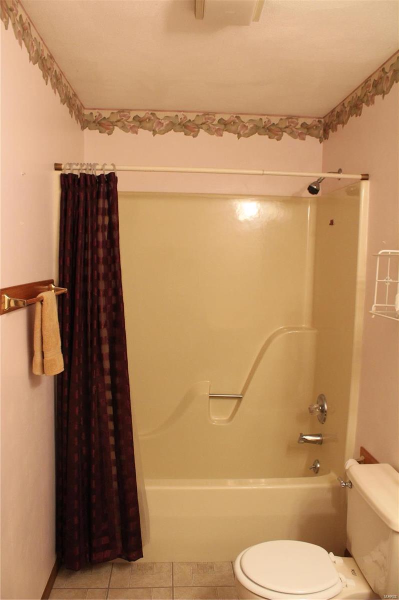 60 Innsbruck Lane Shiloh, IL 62221 - Photo 10 of 16 Gallery Image 10