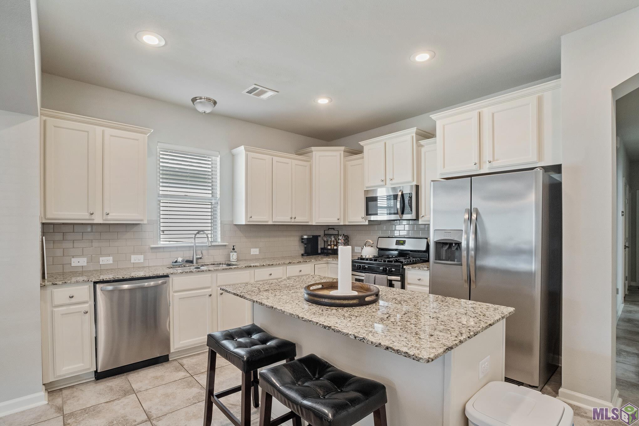 7825 Antebellum Avenue Baton Rouge, LA 70820 - Photo 3 of 13