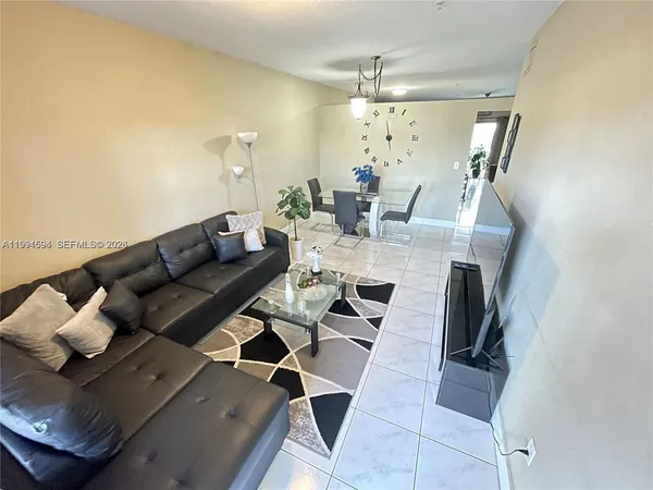 $2,600 | 6940 Northwest 179th Street, Unit 3087, Hialeah, FL 33015