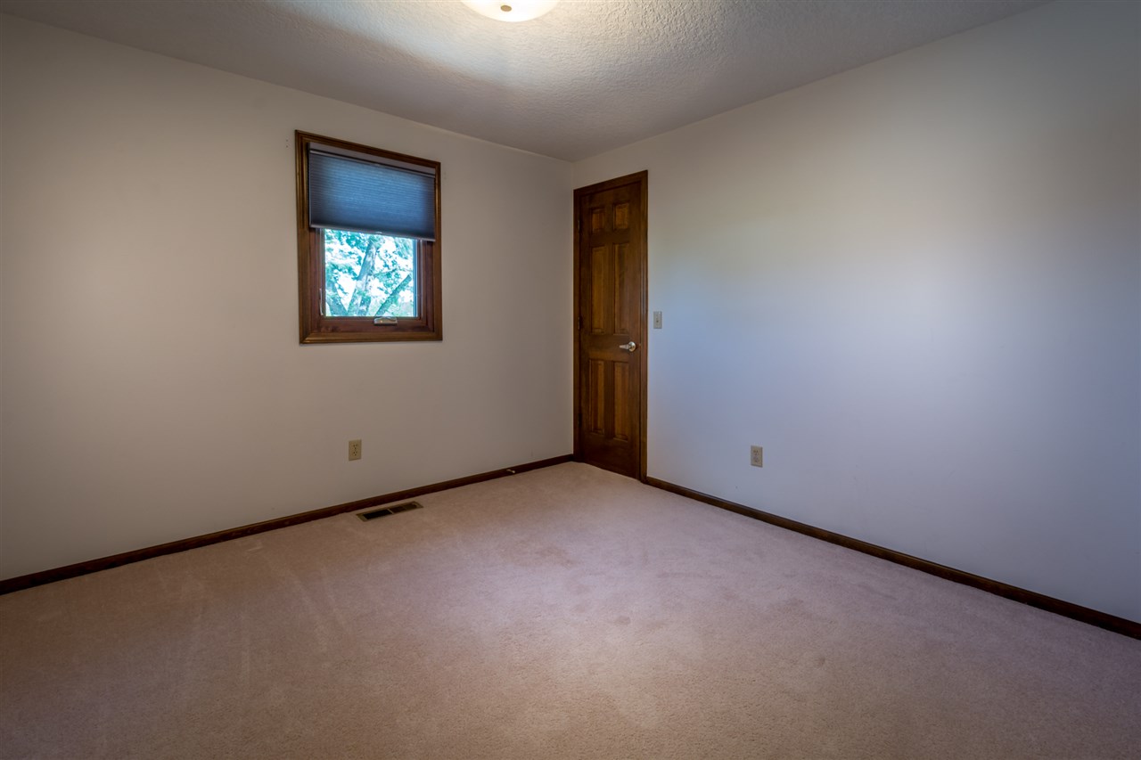 4531 Thompson Road Fort Wayne, IN 46816 - Photo 19 of 36