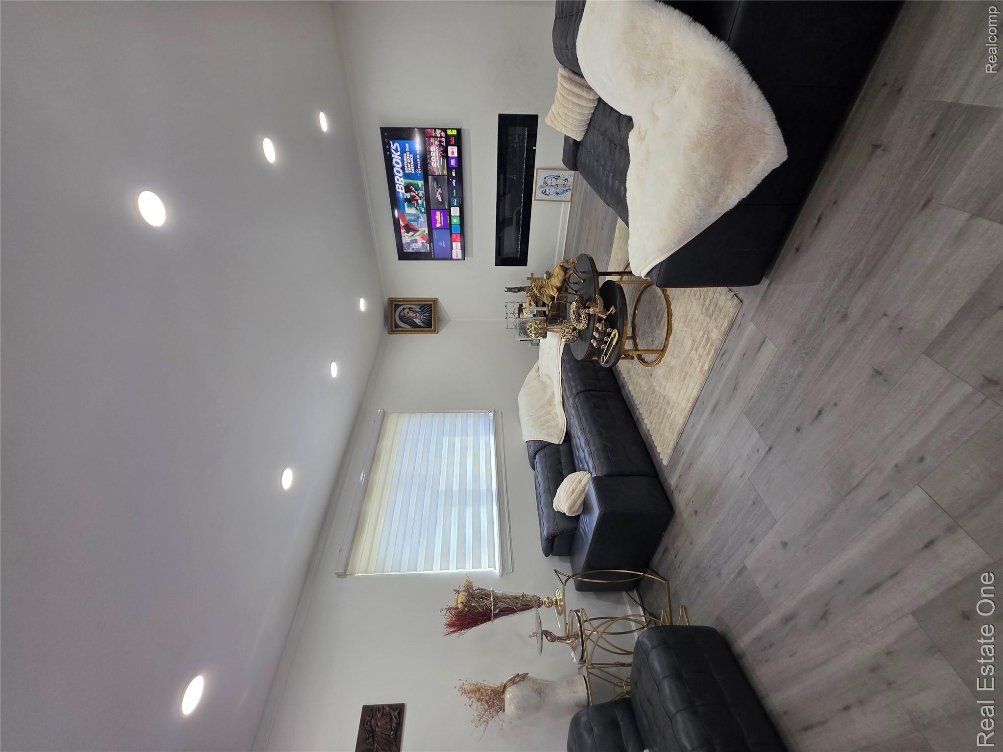 2898 Roundtree Drive Troy, MI 48083 - Photo 16 of 63