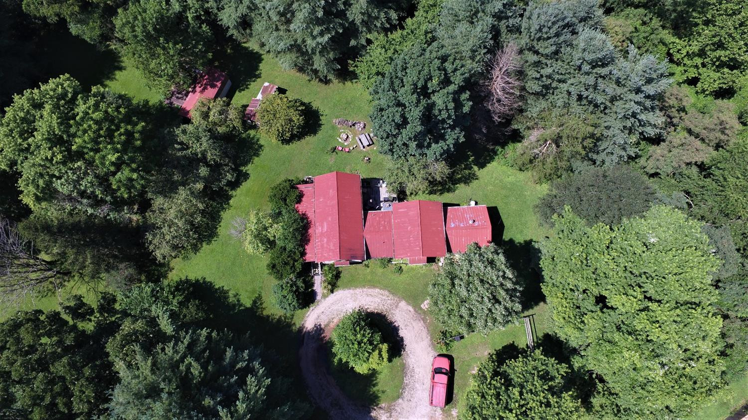 821 Sand Hill Road Irvine, KY 40336 - Photo 69 of 78 A nice size yard, with a circle drive!