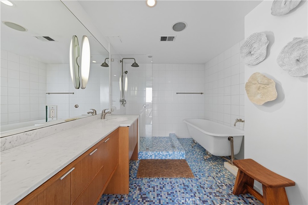 7250 Franklin Avenue, Unit 1203 Los Angeles, CA 90046 - Photo 28 of 37 a bathroom with a sink and a mirror