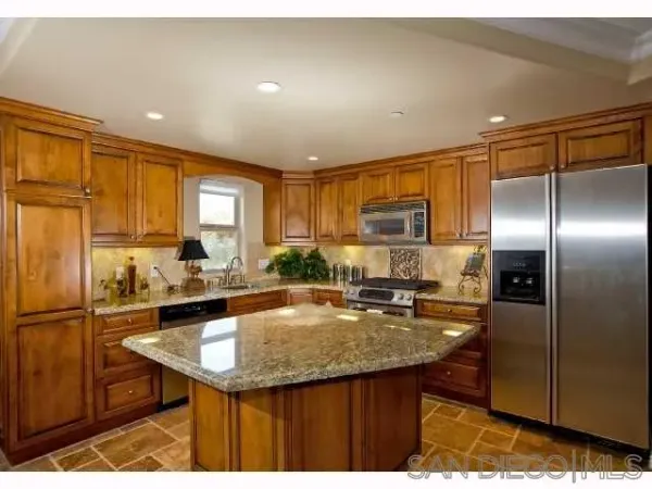 $5,700 | 7575 Eads Avenue, Unit 201, La Jolla, CA 92037