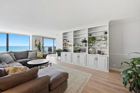 $825,000 | 1500 Sheridan Road, Unit 9K, Wilmette, IL 60091