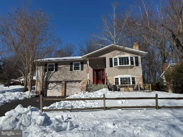 $950,000 | 6112 Harmon Place, Springfield, VA 22152