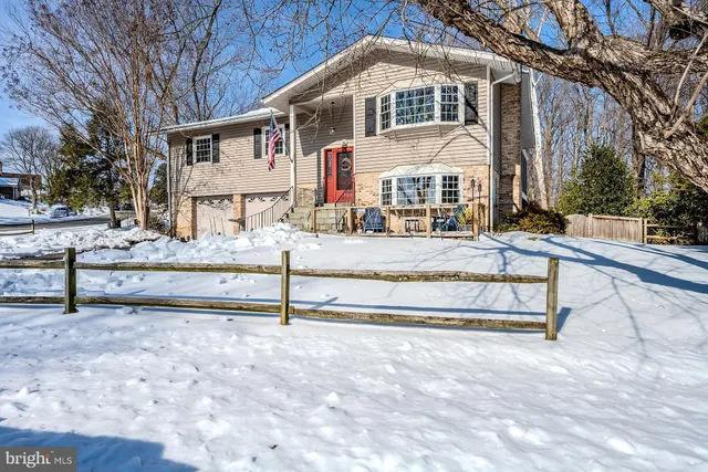 $950,000 | 6112 Harmon Place, Springfield, VA 22152