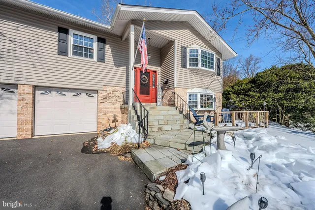 $950,000 | 6112 Harmon Place, Springfield, VA 22152