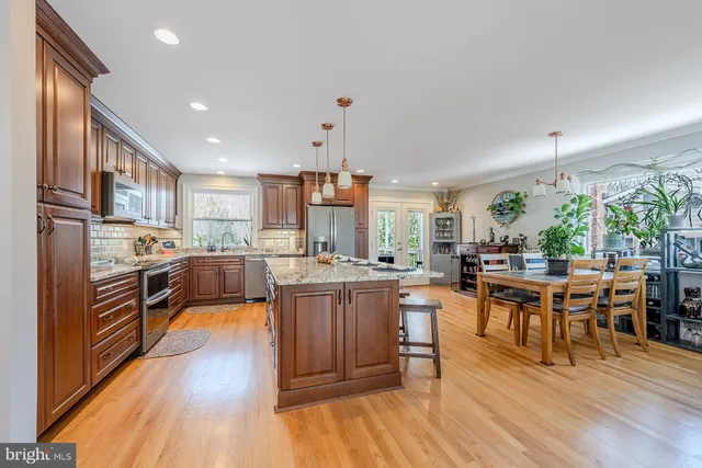 $950,000 | 6112 Harmon Place, Springfield, VA 22152