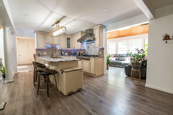 $725,000 | 1555 Longleaf Drive, Effort, PA 18330