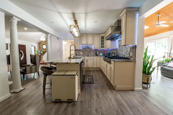 $725,000 | 1555 Longleaf Drive, Effort, PA 18330