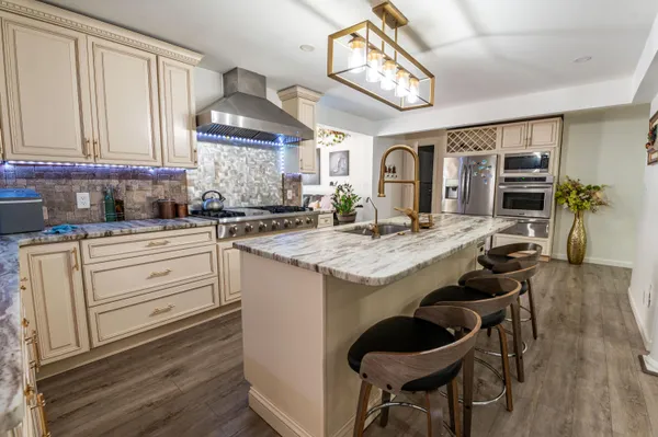 $725,000 | 1555 Longleaf Drive, Effort, PA 18330