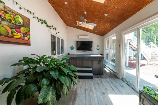 $725,000 | 1555 Longleaf Drive, Effort, PA 18330