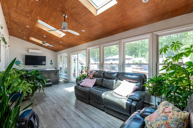 $769,999 | 1555 Longleaf Drive, Effort, PA 18330