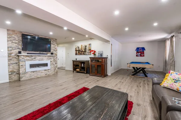 $725,000 | 1555 Longleaf Drive, Effort, PA 18330