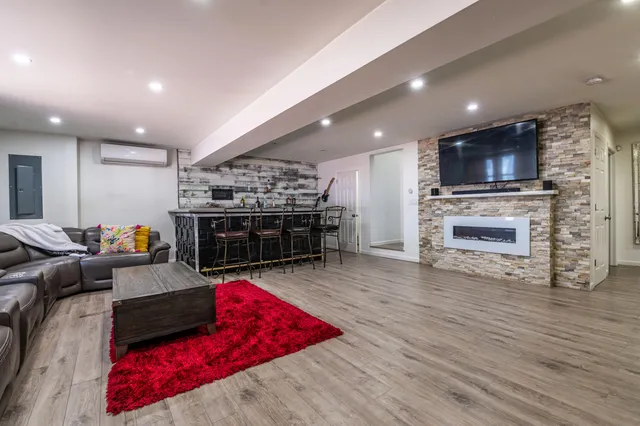 $769,999 | 1555 Longleaf Drive, Effort, PA 18330