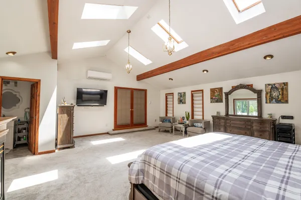 $725,000 | 1555 Longleaf Drive, Effort, PA 18330