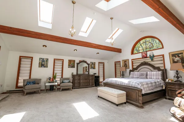 $725,000 | 1555 Longleaf Drive, Effort, PA 18330