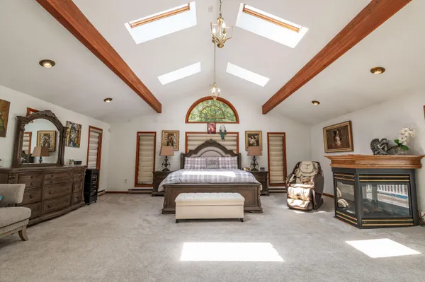 $725,000 | 1555 Longleaf Drive, Effort, PA 18330