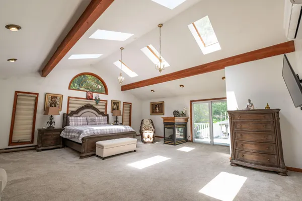 $725,000 | 1555 Longleaf Drive, Effort, PA 18330