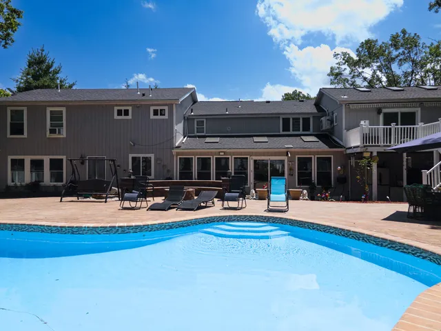 $769,999 | 1555 Longleaf Drive, Effort, PA 18330