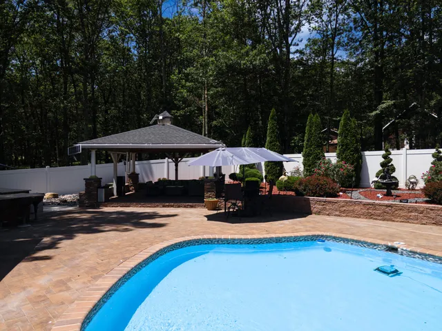 $769,999 | 1555 Longleaf Drive, Effort, PA 18330