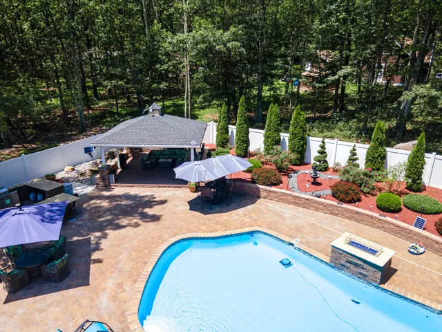 $769,999 | 1555 Longleaf Drive, Effort, PA 18330