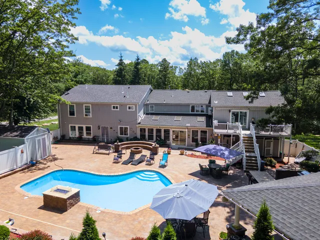 $769,999 | 1555 Longleaf Drive, Effort, PA 18330