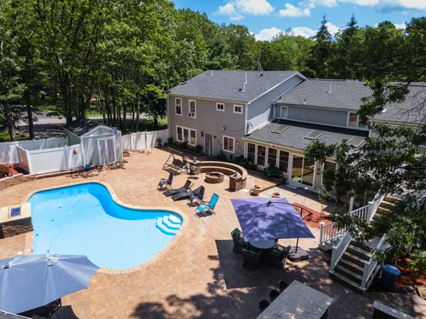 $725,000 | 1555 Longleaf Drive, Effort, PA 18330