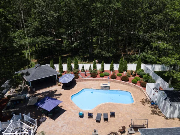 $725,000 | 1555 Longleaf Drive, Effort, PA 18330