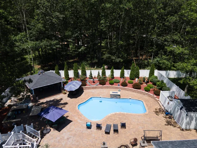 $769,999 | 1555 Longleaf Drive, Effort, PA 18330