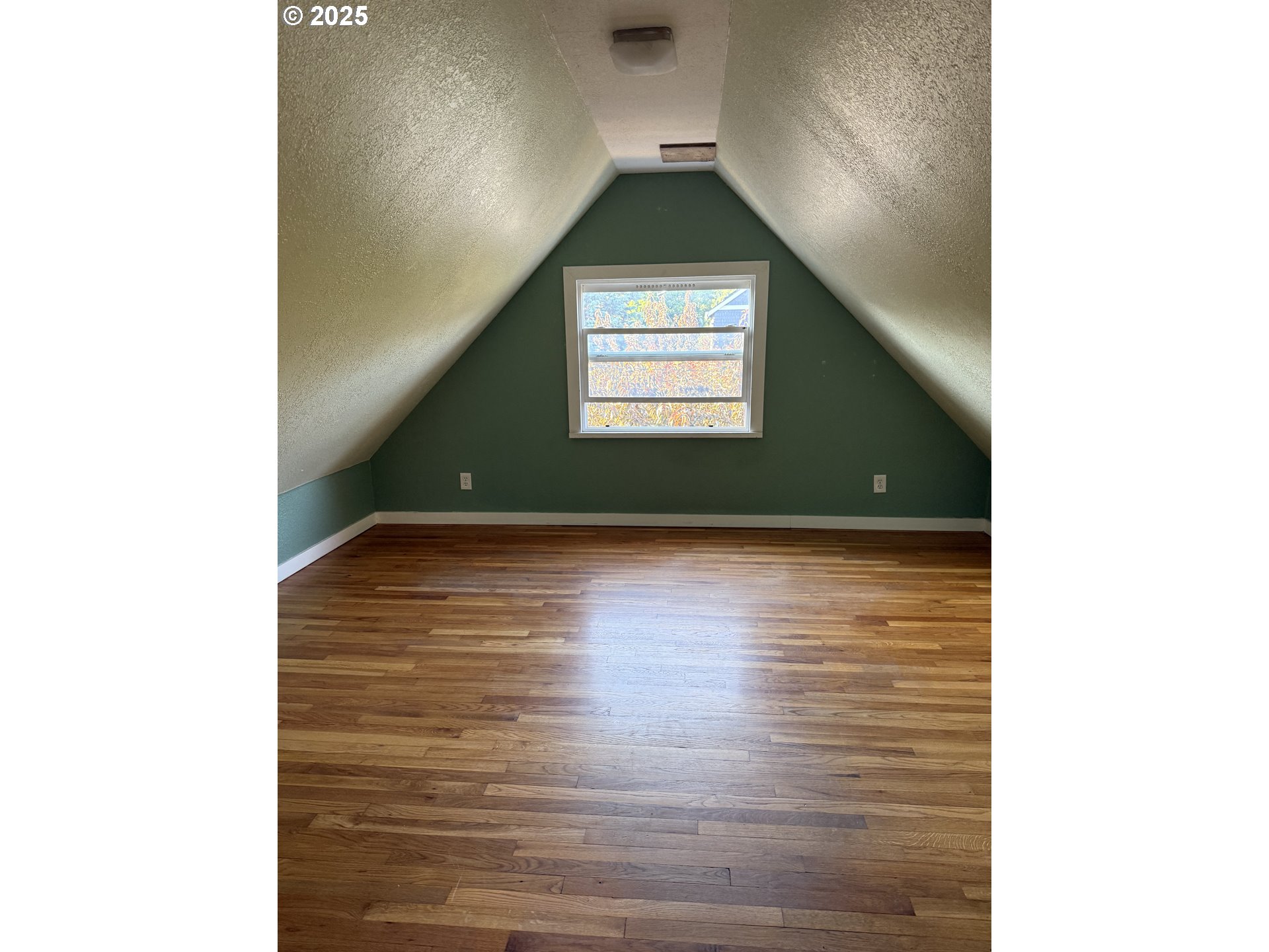 934 Southeast Nehalem Street Portland, OR 97202 - Photo 14 of 32