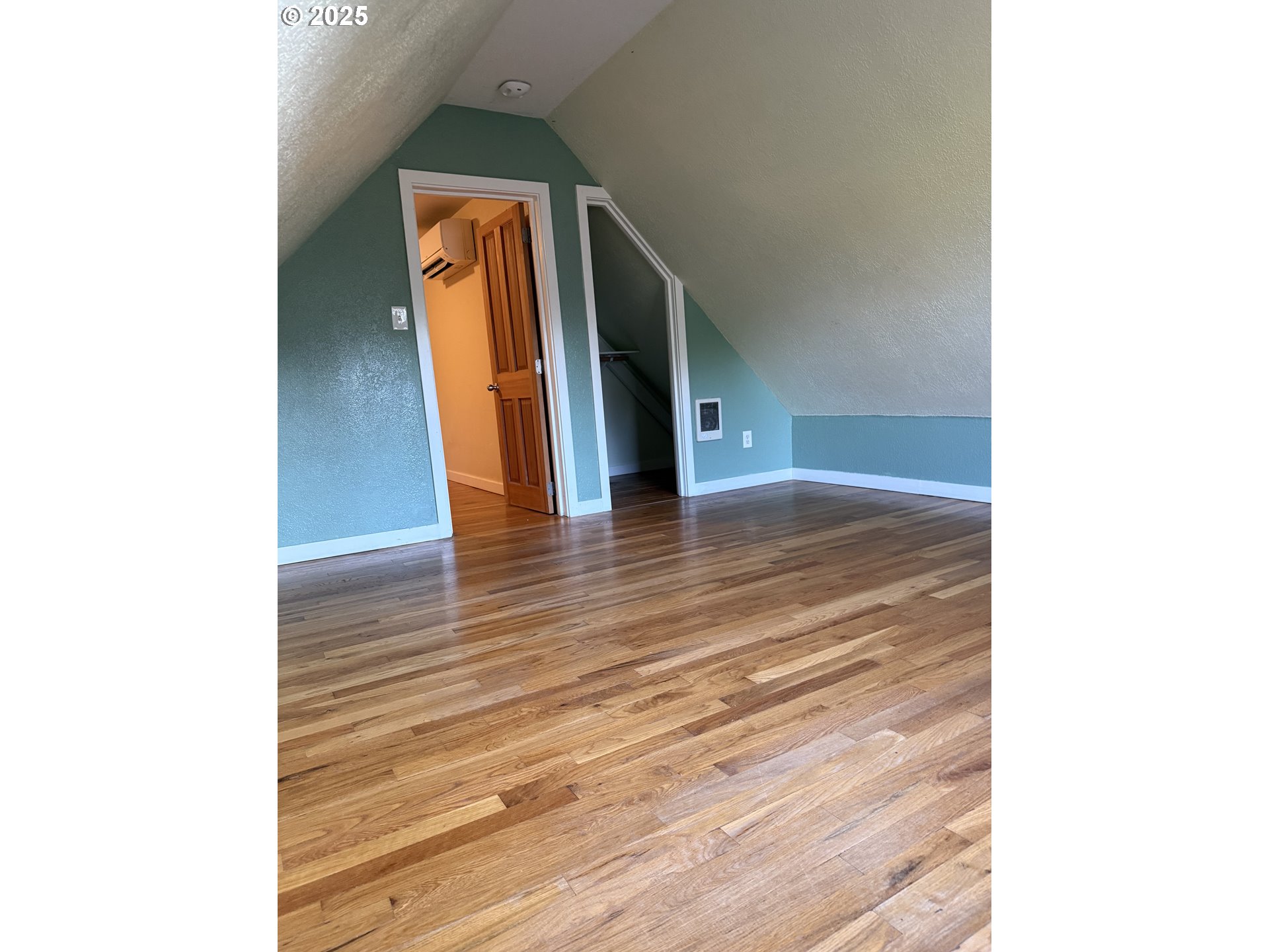 934 Southeast Nehalem Street Portland, OR 97202 - Photo 15 of 32