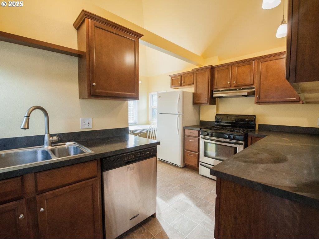 934 Southeast Nehalem Street Portland, OR 97202 - Photo 2 of 32