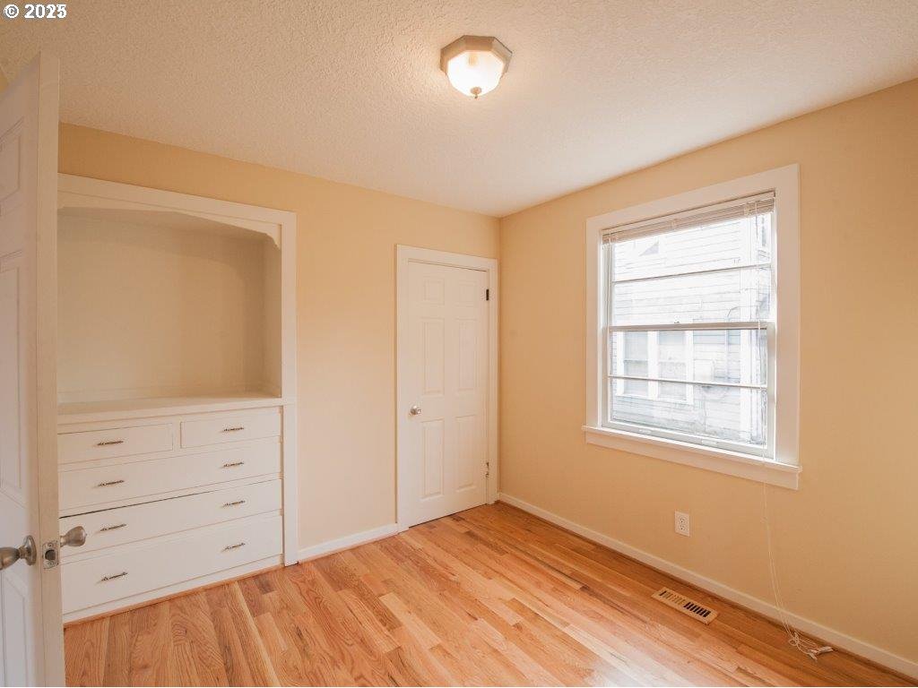 934 Southeast Nehalem Street Portland, OR 97202 - Photo 3 of 32