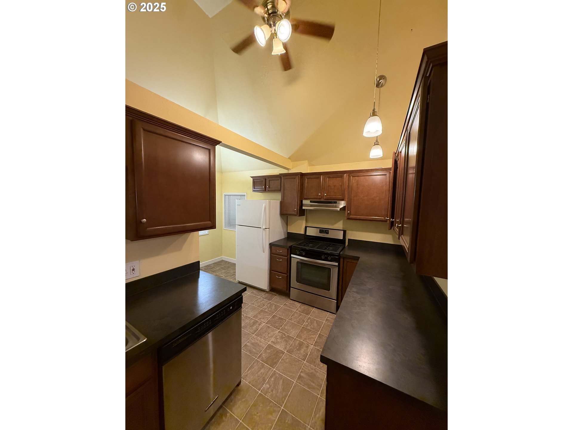 934 Southeast Nehalem Street Portland, OR 97202 - Photo 31 of 32