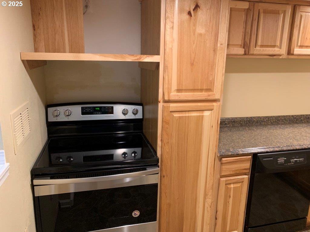 934 Southeast Nehalem Street Portland, OR 97202 - Photo 5 of 32