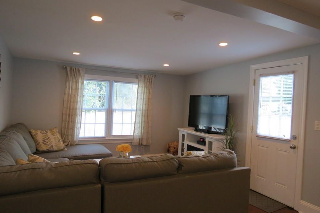 109 Rinaldo Road Weymouth, MA 02191 - Photo 5 of 37