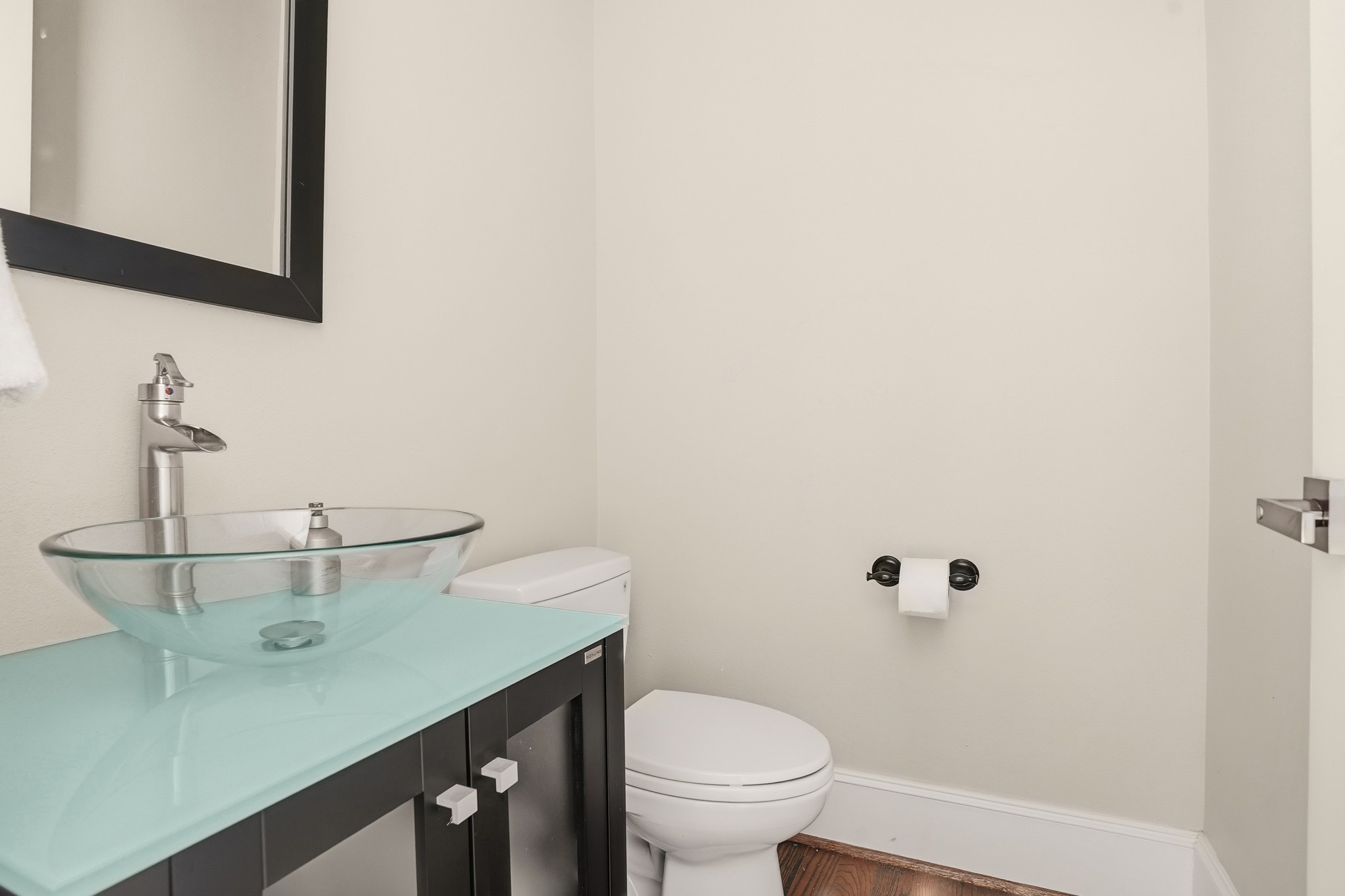 2843 Rusk Street Houston, TX 77003 - Photo 13 of 29 half bath on 2nd floor