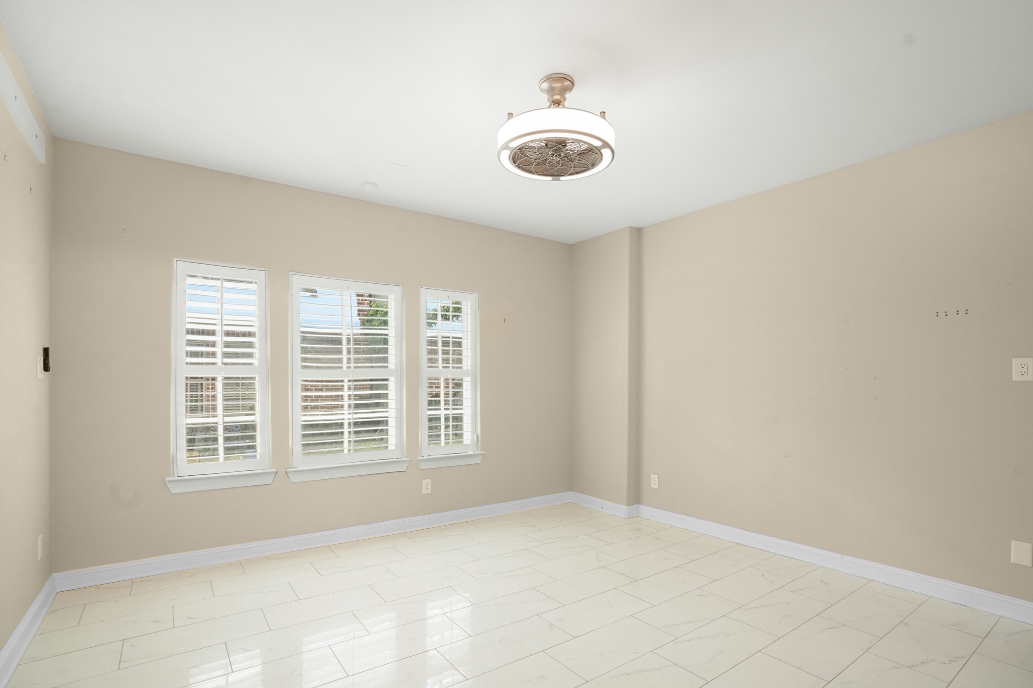 2843 Rusk Street Houston, TX 77003 - Photo 6 of 29 1st floor bedroom (not primary) with 8 foot doorway