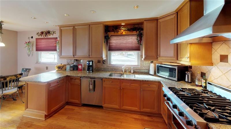 205 Lytton Road Coraopolis, PA 15108 - Photo 3 of 25 Gallery Image 3