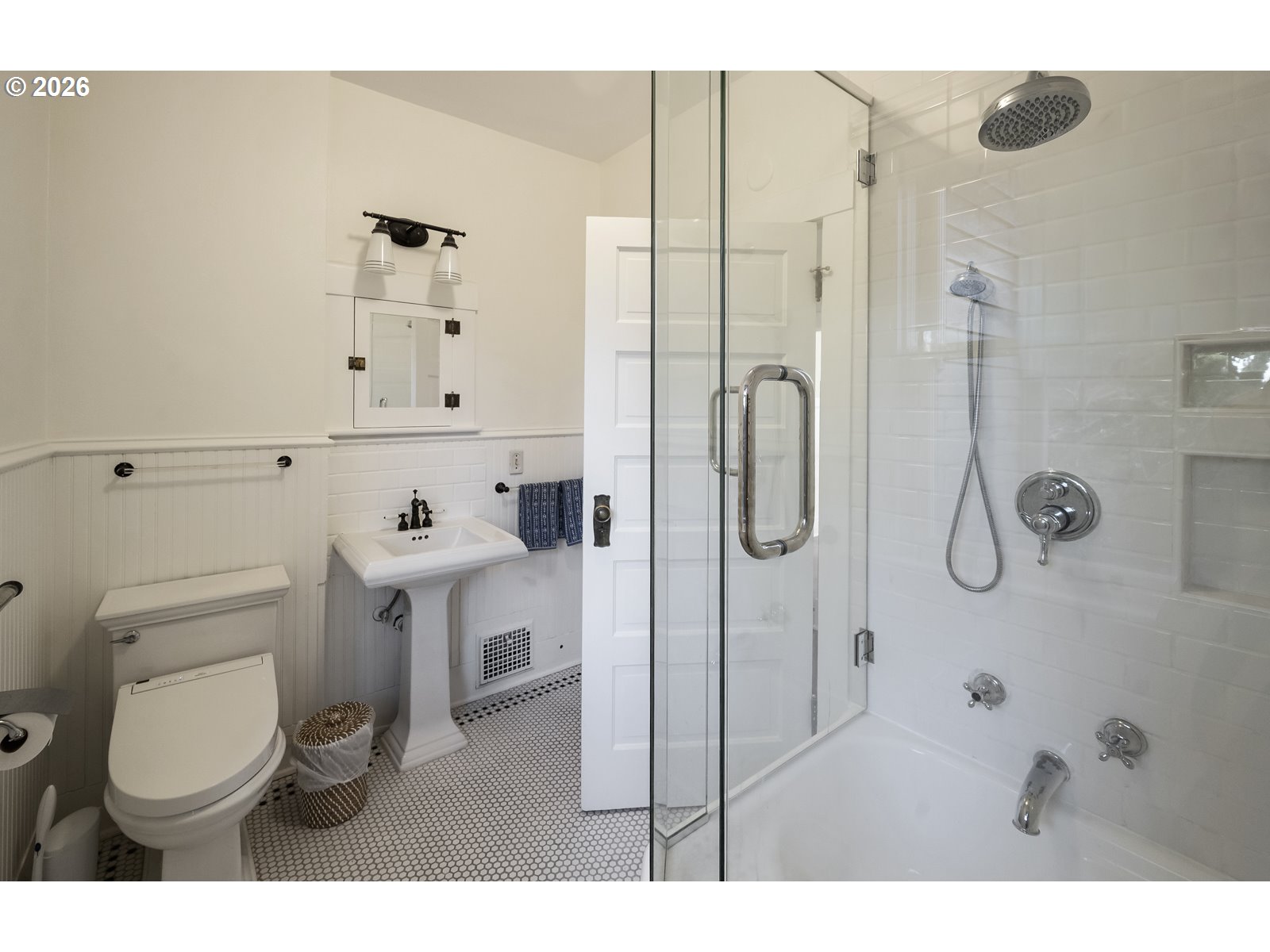 7060 Southeast 13th Avenue Portland, OR 97202 - Photo 25 of 46