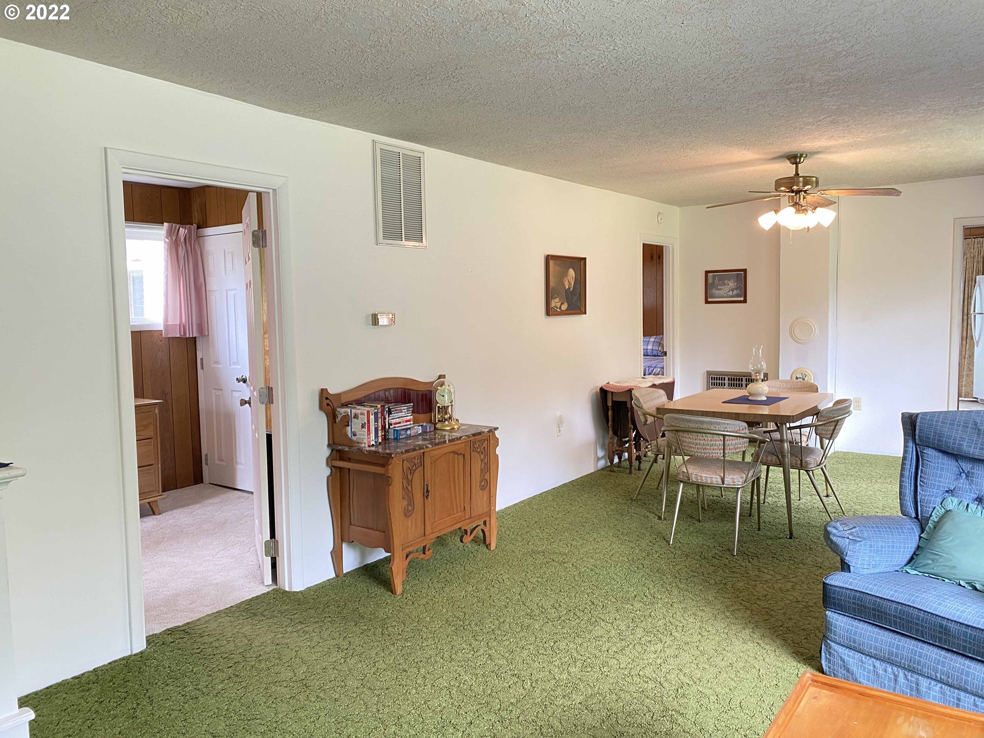 87601 Rice Road Mapleton, OR 97453 - Photo 11 of 32 Living Room/Dining Room